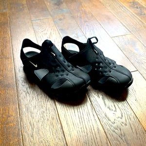 Nike Sunray Boys Sandals Size 2 Black